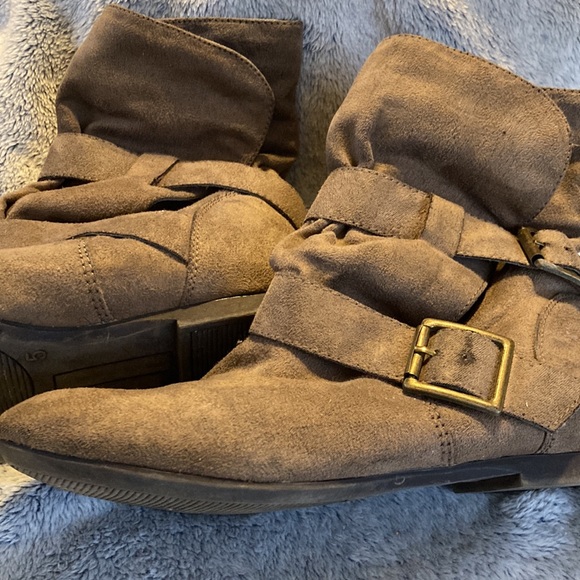 👠BOGO FREE👠LOWER EAST SIDE💫 Brown Flat Suede Ankle Boots - Picture 2 of 7